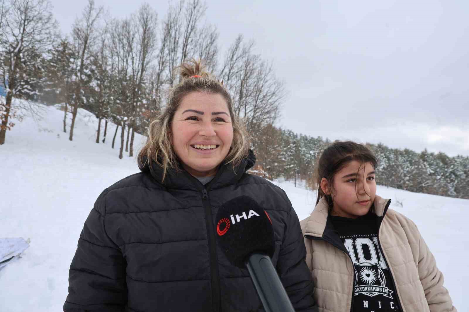 Adana usulü kayak festivali: Leğenle, bidonla, poşetle pistte yarış 13 adana usulu kayak festivali legenle bidonla posetle pistte yaris 9 FfMmTXYK