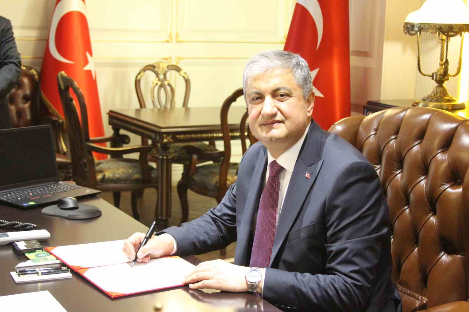 adana valisi goreve basladi ilk mesaji suc isleyenlere oldu 0 DBucnDnS
