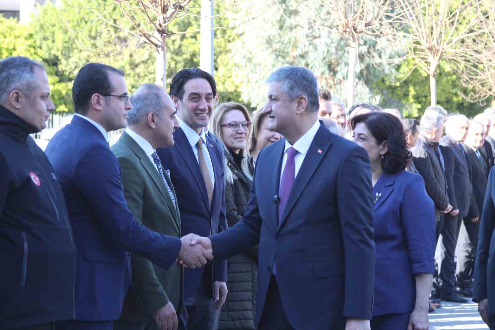 adana valisi goreve basladi ilk mesaji suc isleyenlere oldu 2 Hg2WuEBI
