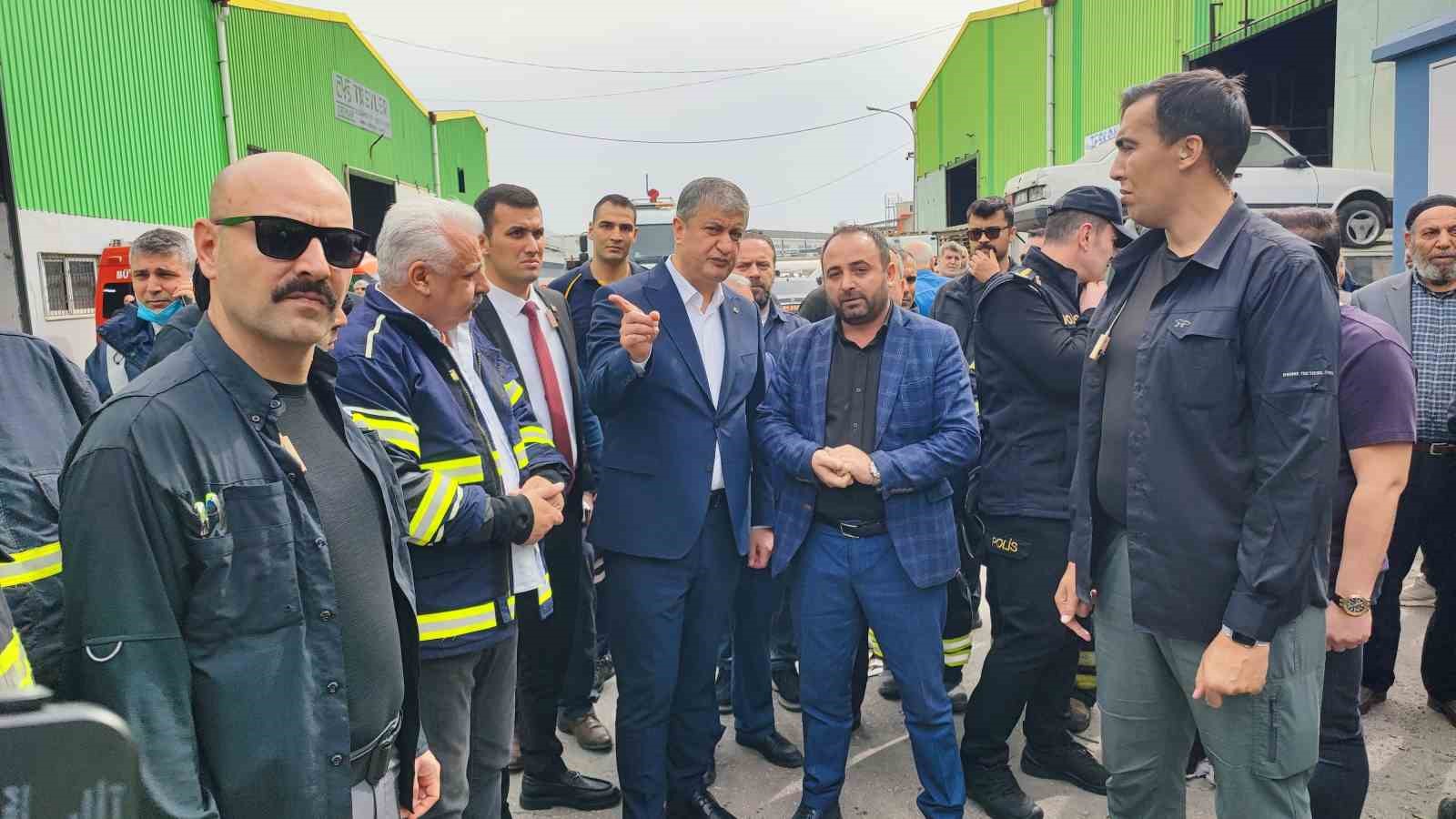 Adana Valisi Yavuz: "Yangın 5 iş yerine sirayet etti ancak çevrelendi" 7 adana valisi yavuz yangin 5 is yerine sirayet etti ancak cevrelendi 3 IdMmIuPG