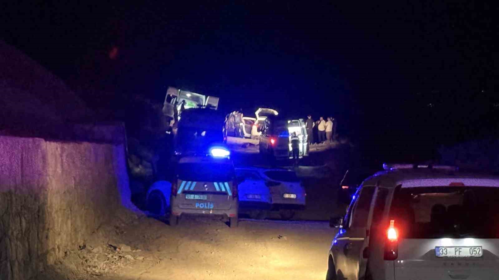 adanada 1 kadin ve 2 erkek silahli saldirida hayatini kaybetti 2 dskiUMHG