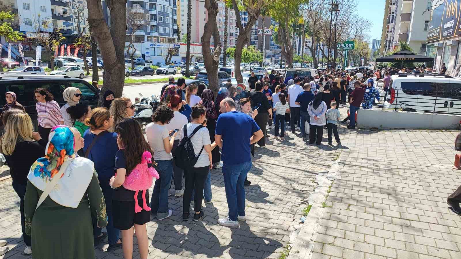 adanada 100 tllik urun izdihami 0