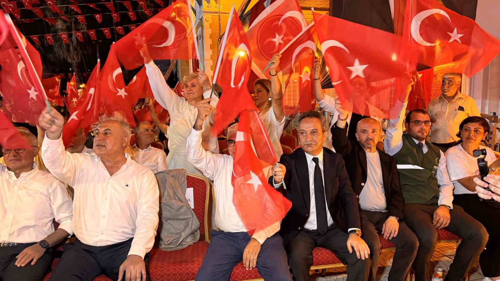 Adana’da 15 Temmuz’un 10. yılında demokrasi nöbeti tutuldu 7 adanada 15 temmuzun 10 yilinda demokrasi nobeti tutuldu 3 OO4vEchT
