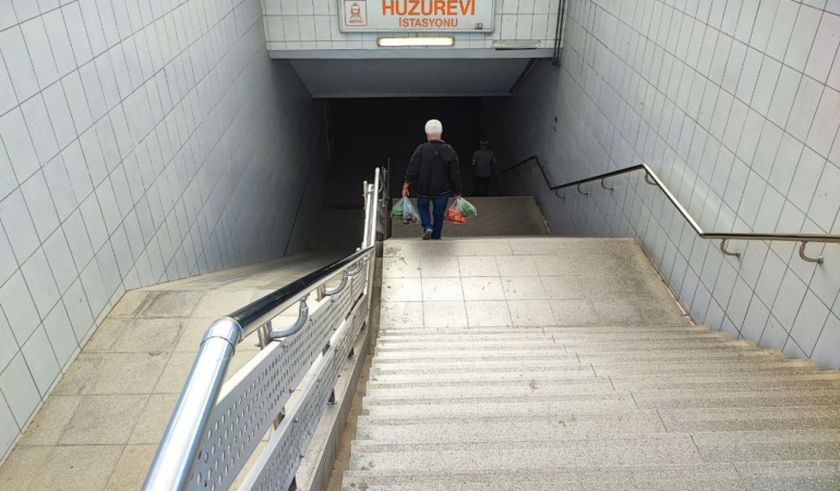 adanada-16-yil-once-hizmete-giren-metro-alt-gecitte-yuruyen-merdivenin-yeri-var-mekanizmasi-biqjjIdu.jpg