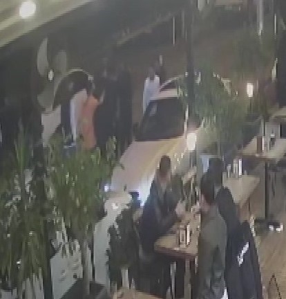 adanada 17 yasindaki cocuga bicakli saldiri 2 supheli tutuklu digerleri firar 3 bEkaMbEY