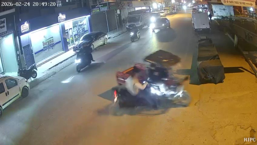 adanada 2 motosiklet carpisti kaza ani kamerada 1 e2p9ST2k