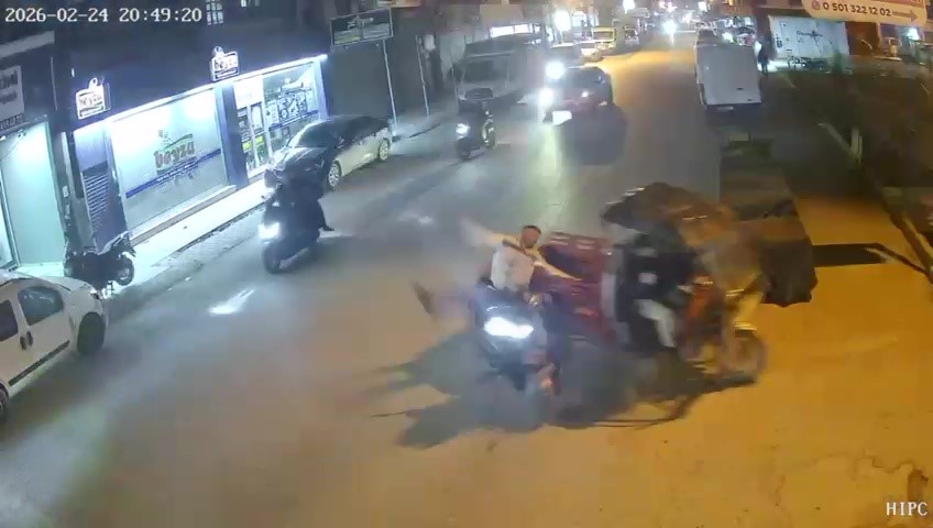adanada 2 motosiklet carpisti kaza ani kamerada 2 5TrSiCj3