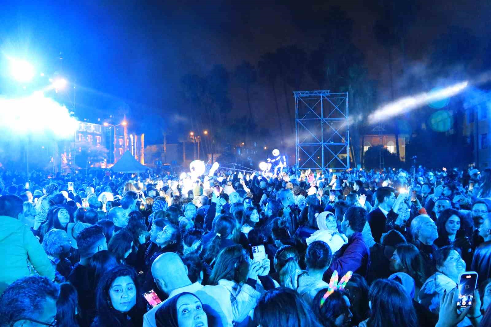 adanada 25inci uluslararasi tiyatro festivali basladi 15 vqqwybsf