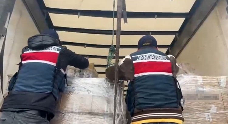 adanada 3 bin litre sahte alkol ele gecirildi 0 PiOvmZ1A