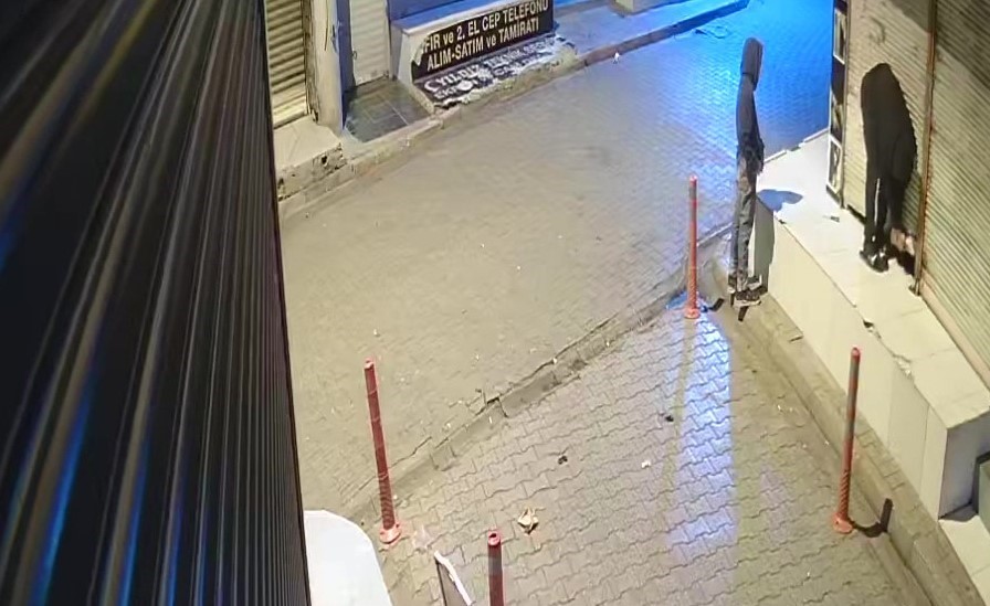 adanada 3 kardesin soygunu kamerada 1 GDgbeWhL