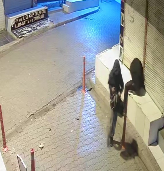 adanada 3 kardesin soygunu kamerada 3 8K4SnyCm