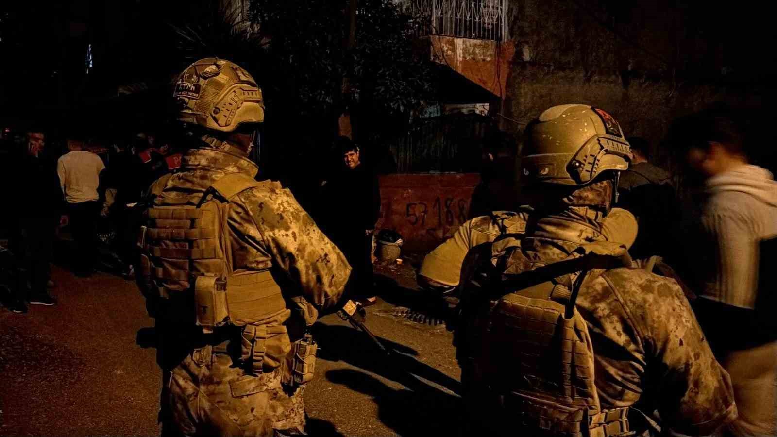 Adana’da 3 katlı binada patlama: 2 ağır yaralı 5 adanada 3 katli binada patlama 2 agir yarali 1