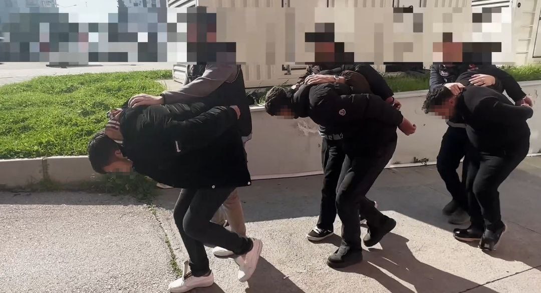 adanada 335 bin uyusturucu hap ele gecirildi 10 supheli gozaltinda 2