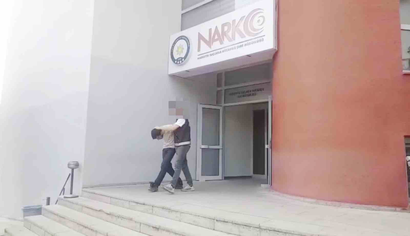 adanada 39 firari uyusturucu saticisi yakalandi 2 1kQAzKsS
