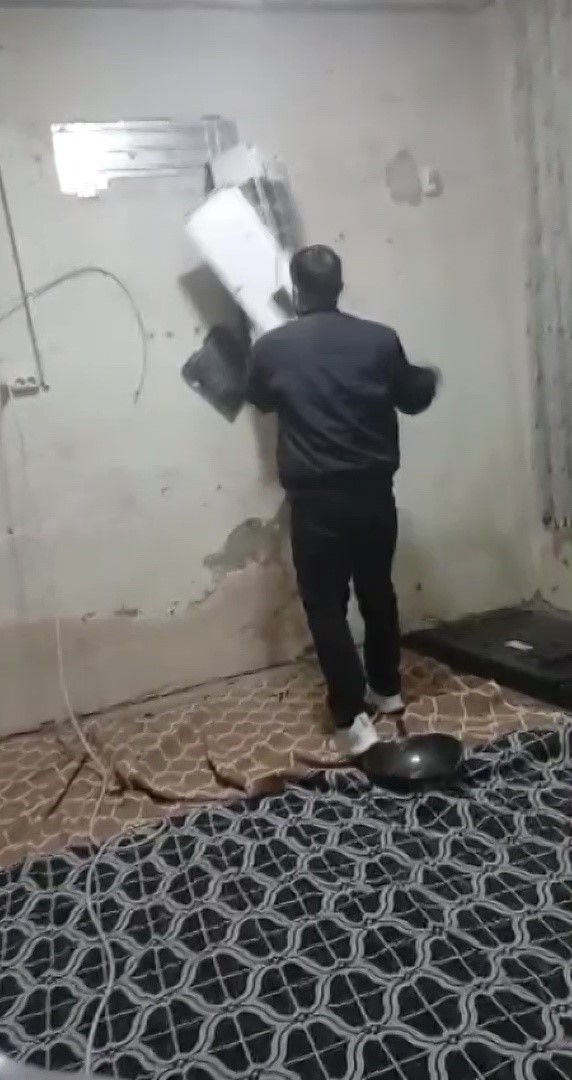 Adana’da 4 çocuk annesinin ’Ölmek istemiyorum’ feryadı: Kocası eşyaları parçaladı 10 adanada 4 cocuk annesinin olmek istemiyorum feryadi kocasi esyalari parcaladi 6 Z4Yps4zM
