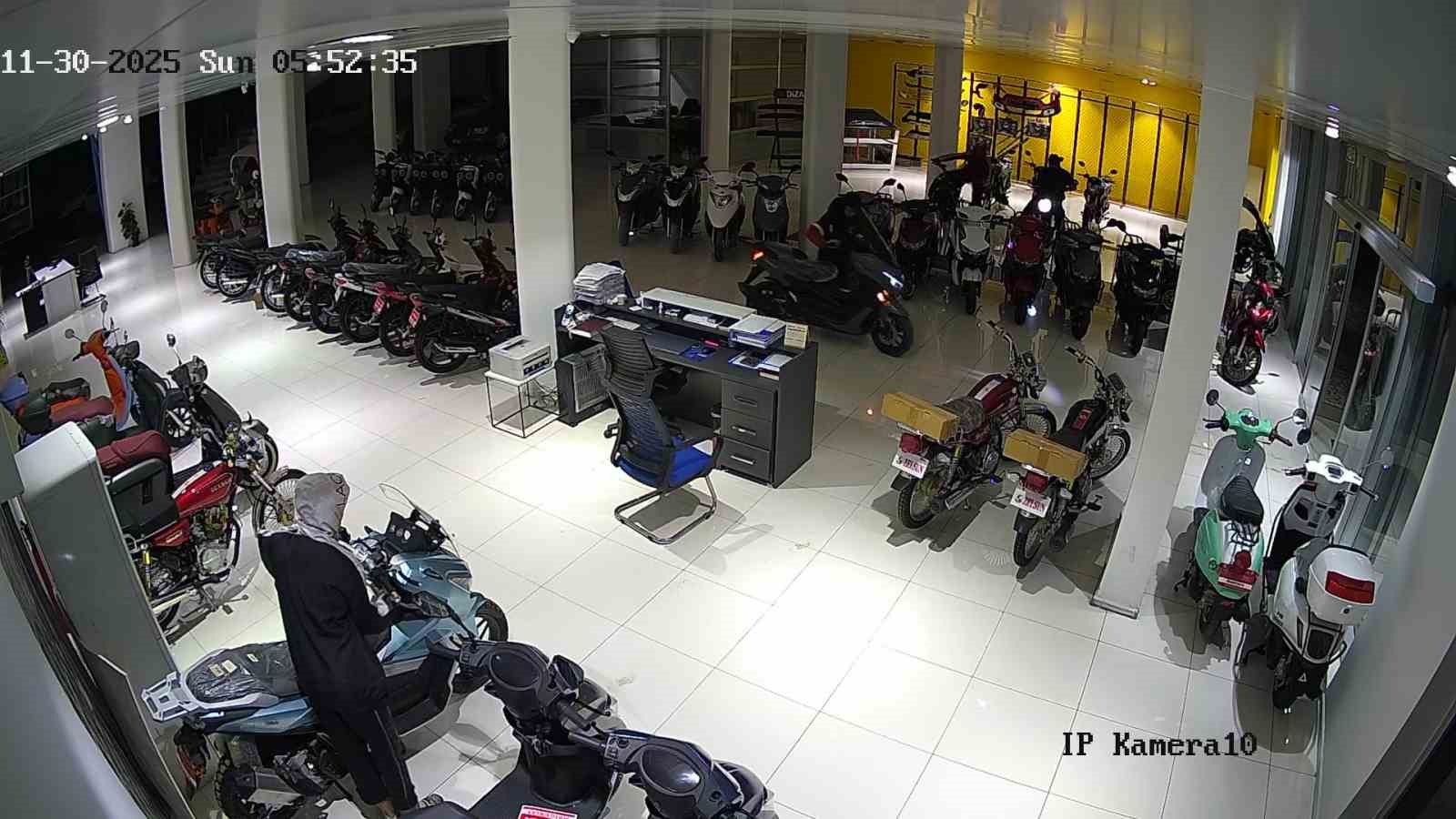 adanada 4 cocuk begendigi 4 motosikleti galeriden caldi 5 eKADEjSn