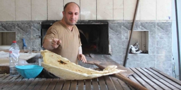adanada-40-derece-sicaklarda-firincilarin-zorlu-ekmek-mesaisi-RAedKbRn.jpg