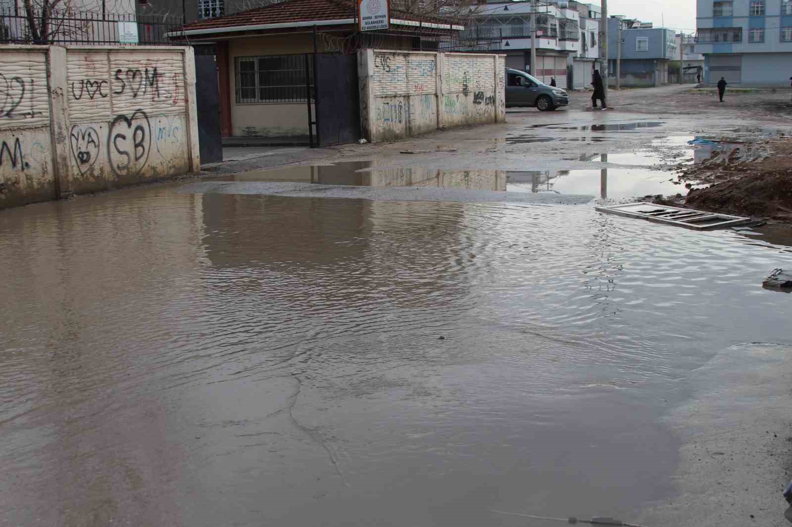 adanada altyapi isyani esnaf gole donen sokakta olta atti 4 qJHZPhk6