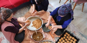 adanada-bayram-sofralarinin-vazgecilmezi-icli-kofte-mesaisi-basladi-9l3QISNM.jpg