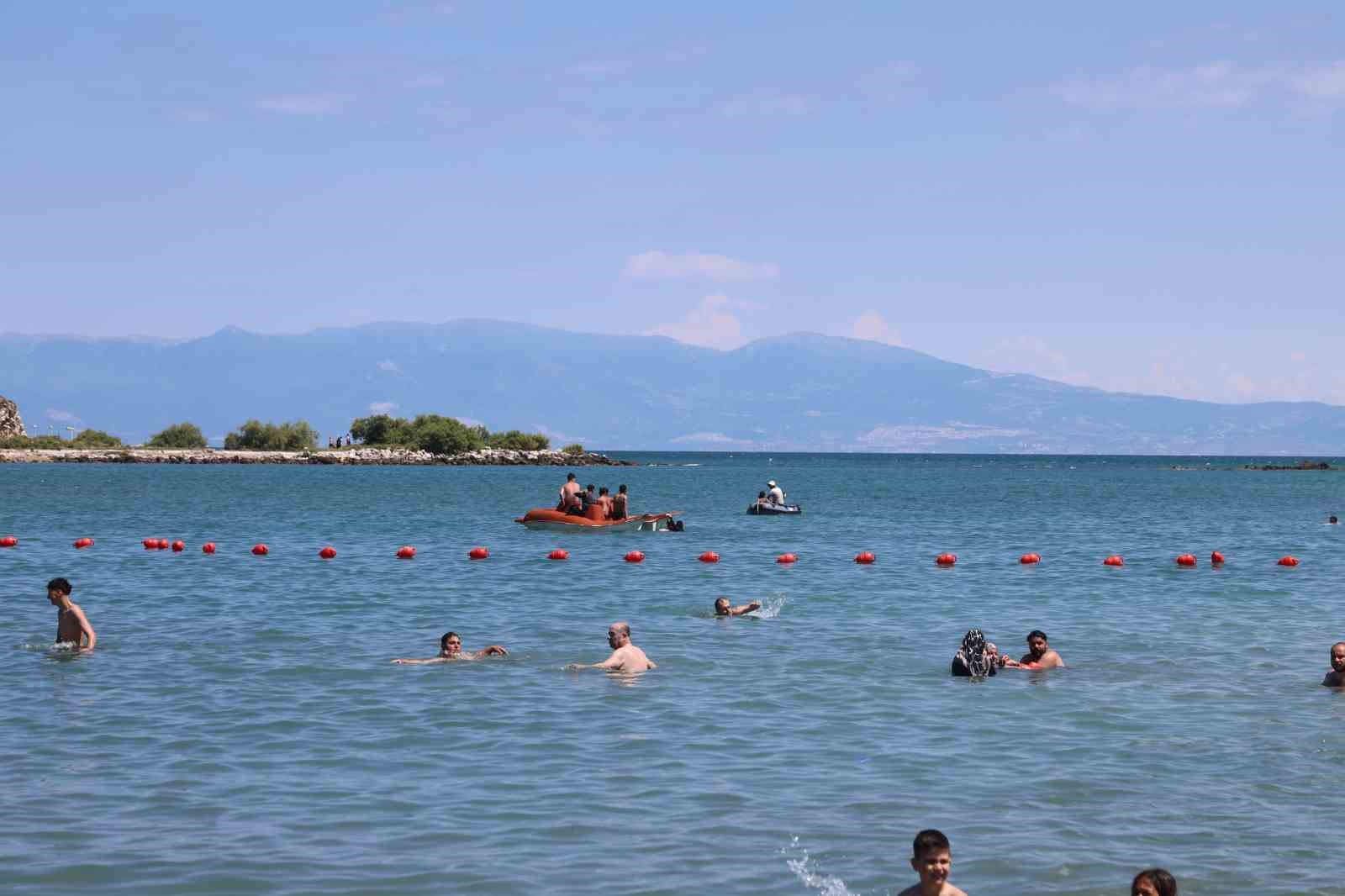 adanada bayramin son gununde yumurtalik sahili doldu tasti 1 YNQJVZ25