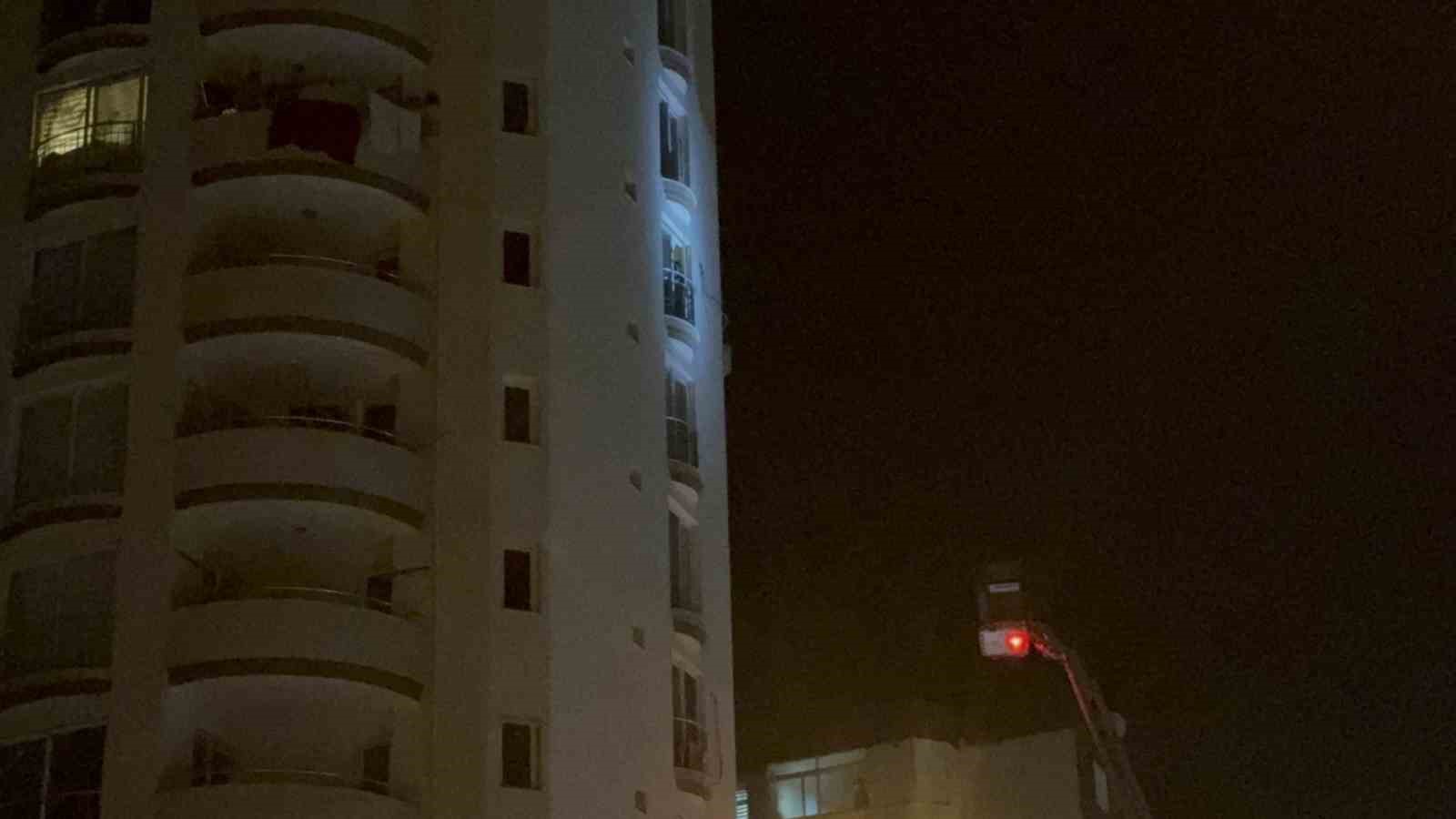 adanada bir genc elindeki kolonya sisesiyle dehset sacti kendimi ve evi yakacagim 2 ddc71I12