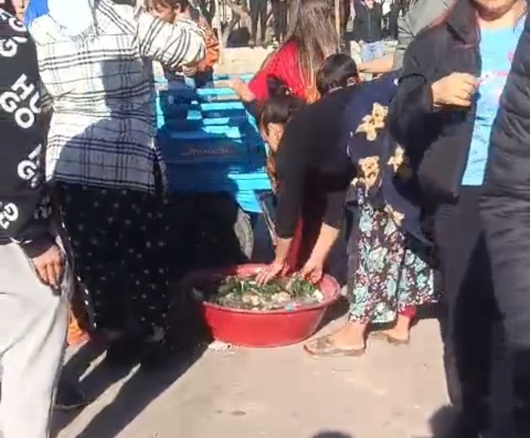 adanada bir mahalle tas sise ve sopalarla birbirine girdi 1