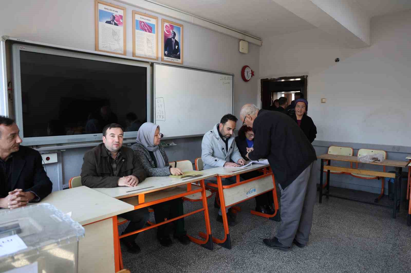 Adana’da bir mahallede seçim heyecanı 6 adanada bir mahallede secim heyecani 2 yhiyCjIK