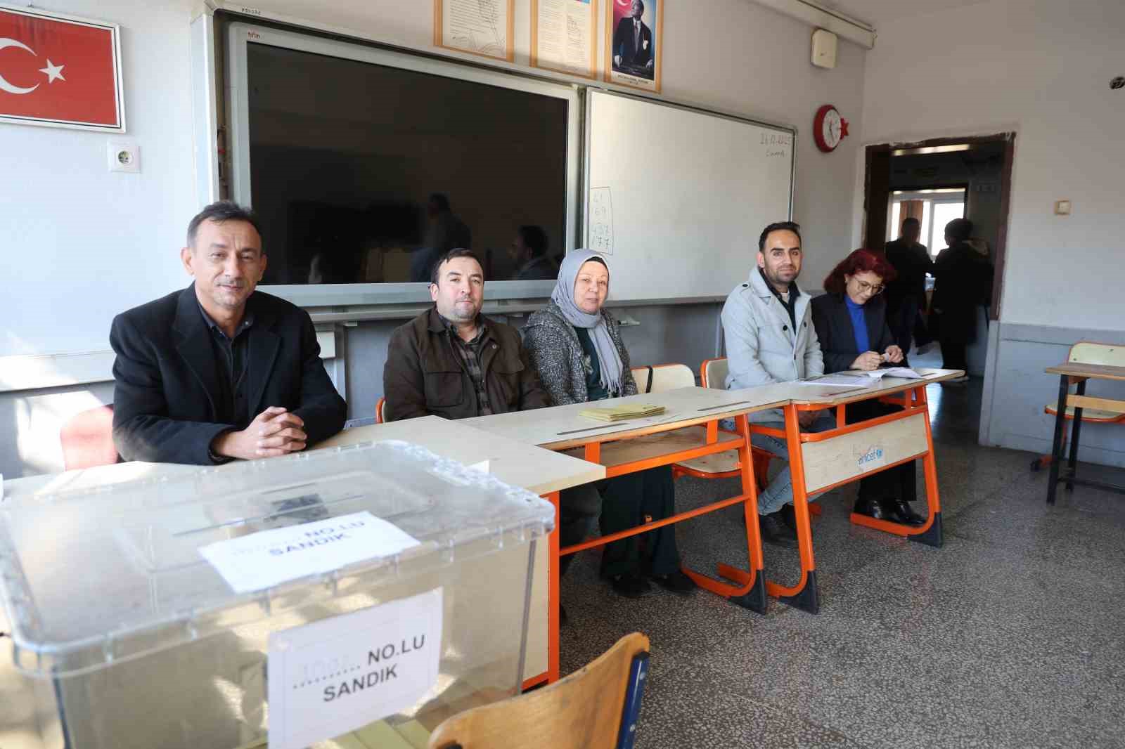 Adana’da bir mahallede seçim heyecanı 8 adanada bir mahallede secim heyecani 4 kDL3q8aI