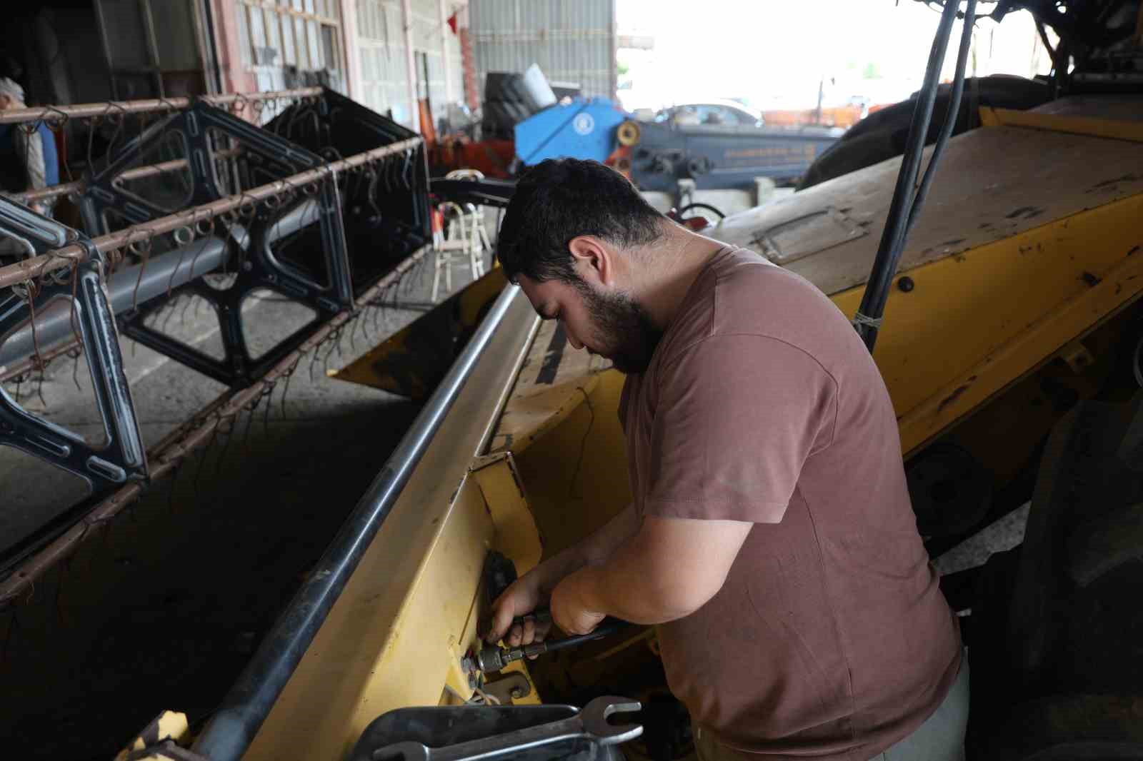 adanada bugday hasadi oncesi bicerdoverlerin bakimi yapiliyor 3 21ulgGUg