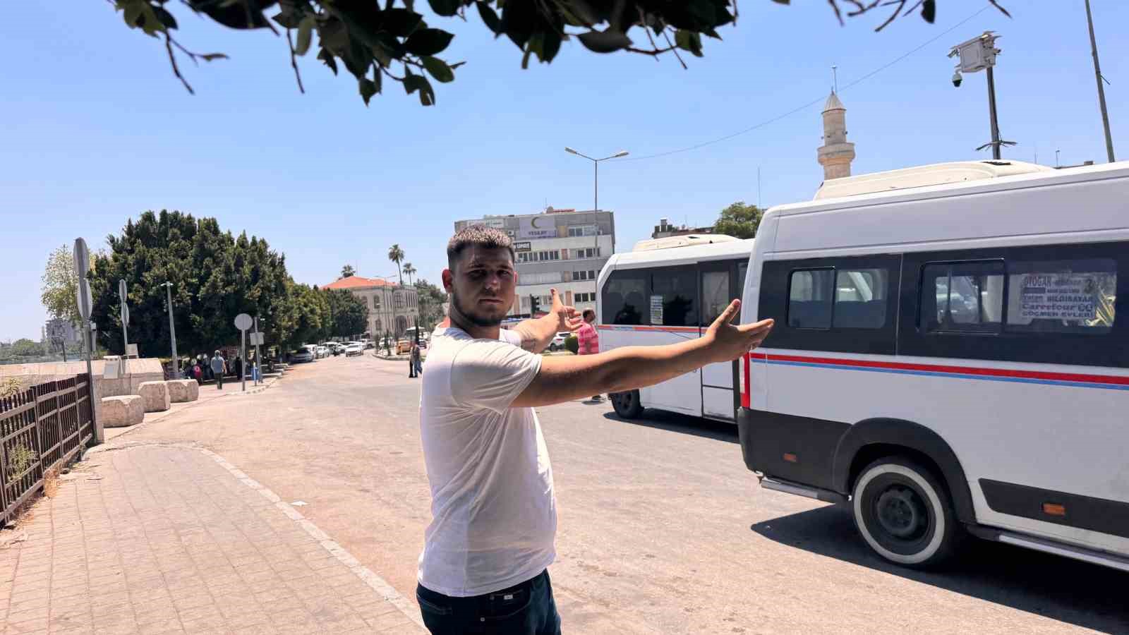 Adana’da bunaltan sıcaklarda dolmuş çilesi: "Klimayı aç diyoruz, kapıları açıyorlar" 5 adanada bunaltan sicaklarda dolmus cilesi klimayi ac diyoruz kapilari aciyorlar 1 bTEI7QZX