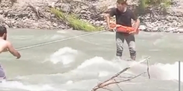 adanada-cakit-cayinda-mahsur-kalan-vatandas-itfaiye-ve-jandarma-ekiplerince-kurtarildi-WCUW9psT.jpg
