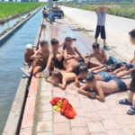 adanada-cocuklarin-kanal-keyfi-kaldirim-plaja-dondu-4RT7IB5q.jpg