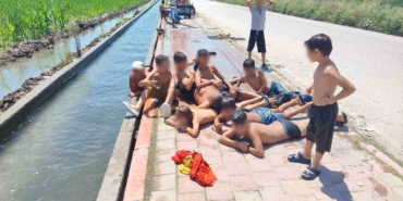 adanada-cocuklarin-kanal-keyfi-kaldirim-plaja-dondu-4RT7IB5q.jpg
