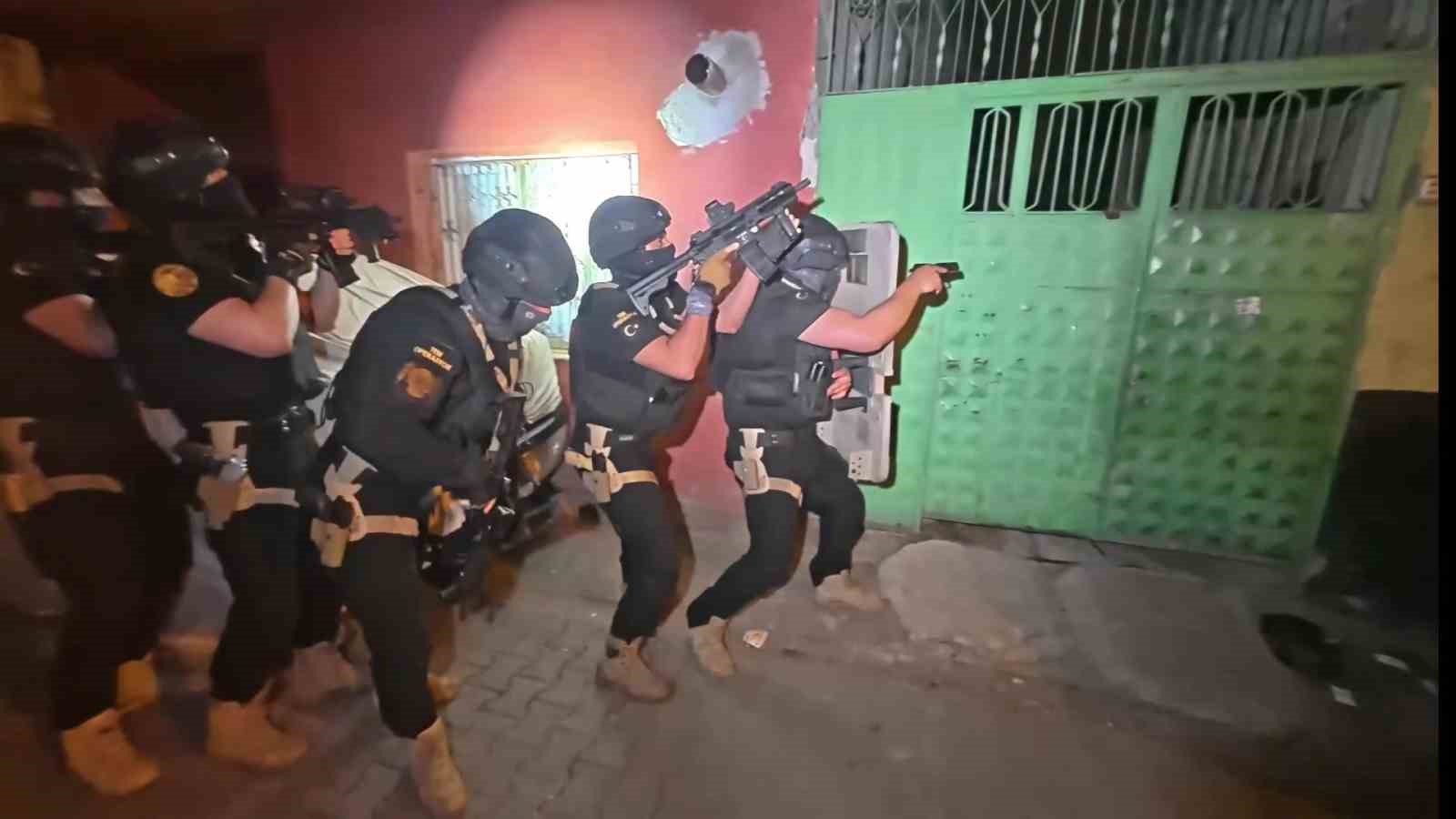 adanada deasin uyuyan hucresine operasyon 16 kisi yakalandi 0 Y76Tk8uB
