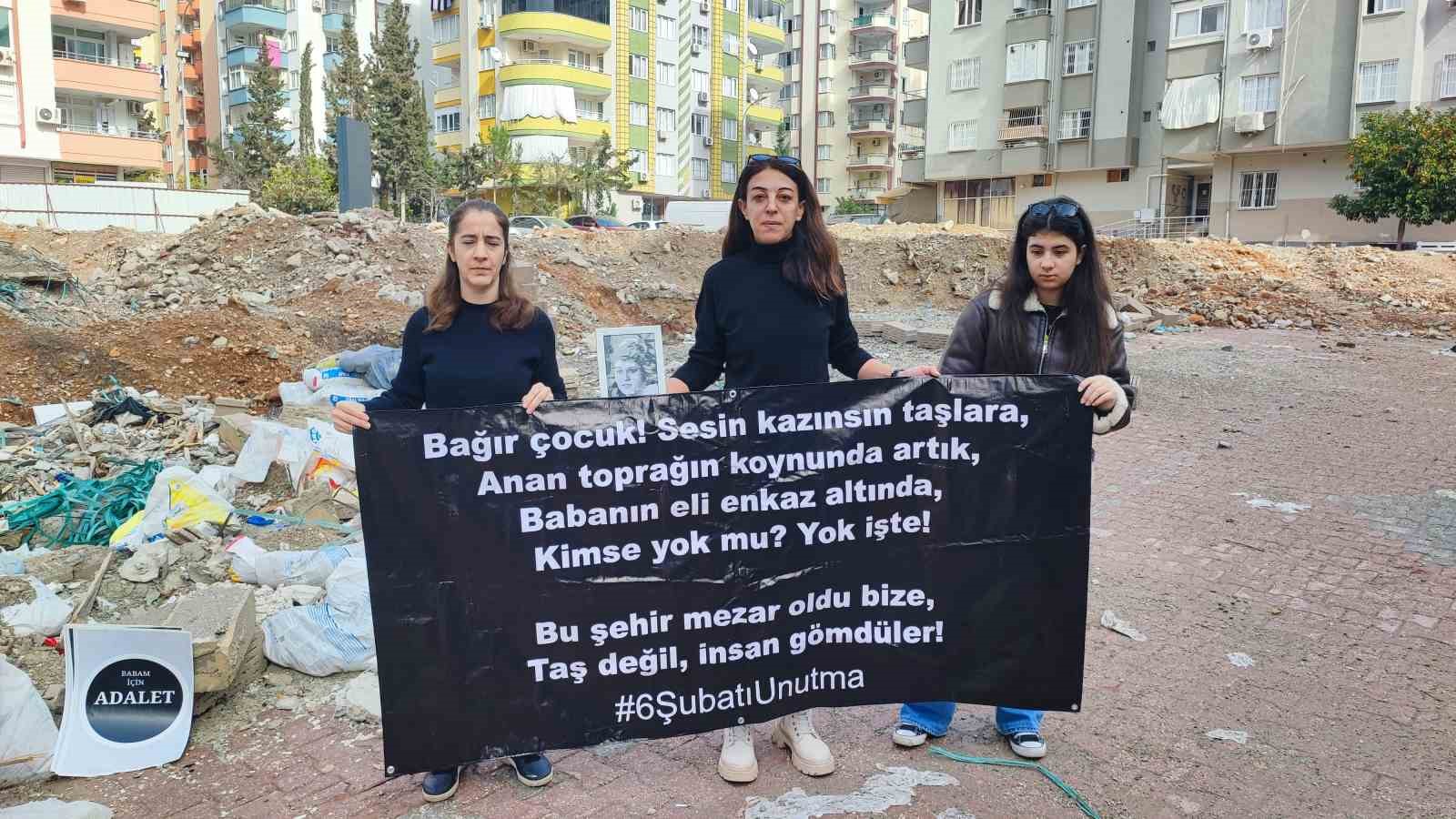 Adana’da depremde 96 kişinin hayatını kaybettiği apartmanın yerinde gözyaşlarına boğuldular 14 adanada depremde 96 kisinin hayatini kaybettigi apartmanin yerinde gozyaslarina boguldular 10 urJaugyc