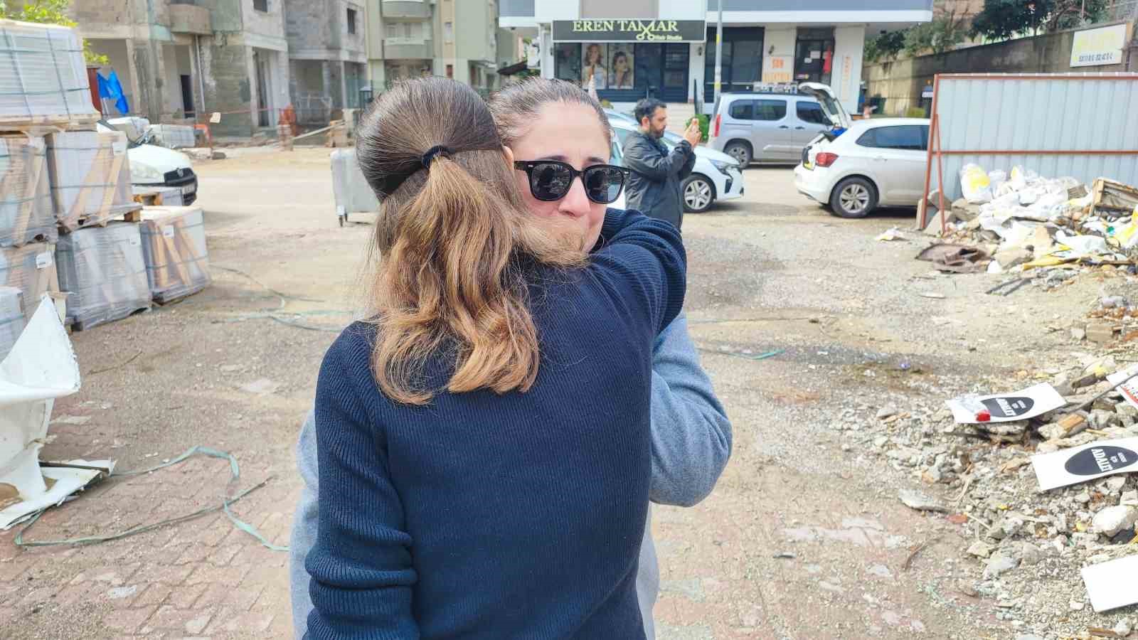 Adana’da depremde 96 kişinin hayatını kaybettiği apartmanın yerinde gözyaşlarına boğuldular 15 adanada depremde 96 kisinin hayatini kaybettigi apartmanin yerinde gozyaslarina boguldular 11 qvYduilE