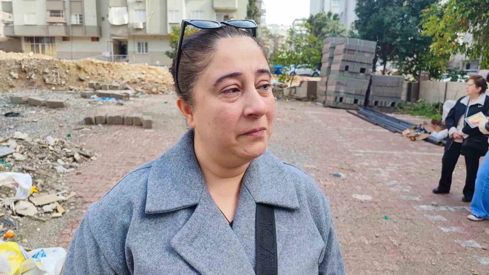 Adana’da depremde 96 kişinin hayatını kaybettiği apartmanın yerinde gözyaşlarına boğuldular 11 adanada depremde 96 kisinin hayatini kaybettigi apartmanin yerinde gozyaslarina boguldular 7 rtdqSKtM