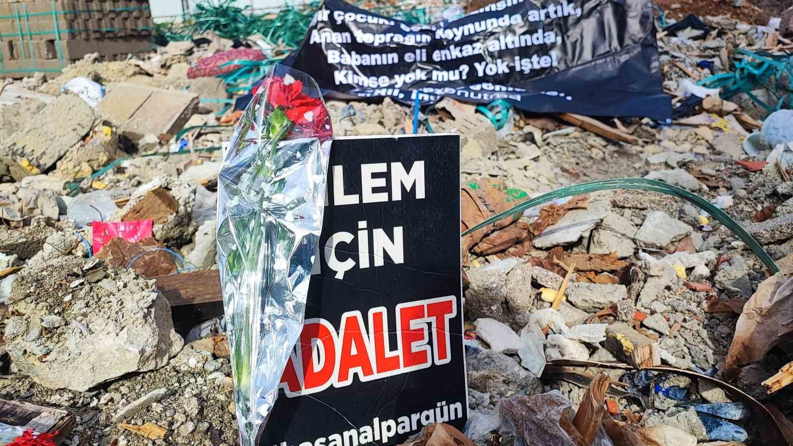 Adana’da depremde 96 kişinin hayatını kaybettiği apartmanın yerinde gözyaşlarına boğuldular 12 adanada depremde 96 kisinin hayatini kaybettigi apartmanin yerinde gozyaslarina boguldular 8 4LAQDpsz