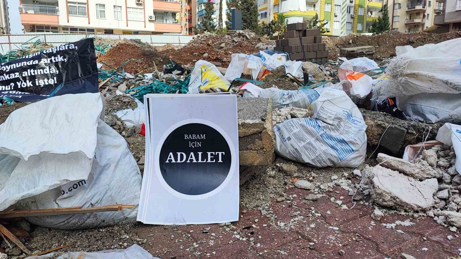 Adana’da depremde 96 kişinin hayatını kaybettiği apartmanın yerinde gözyaşlarına boğuldular 13 adanada depremde 96 kisinin hayatini kaybettigi apartmanin yerinde gozyaslarina boguldular 9 Ynyb22Mk