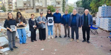 adanada-depremde-96-kisinin-hayatini-kaybettigi-apartmanin-yerinde-gozyaslarina-boguldular-A5h4OaEn.jpg