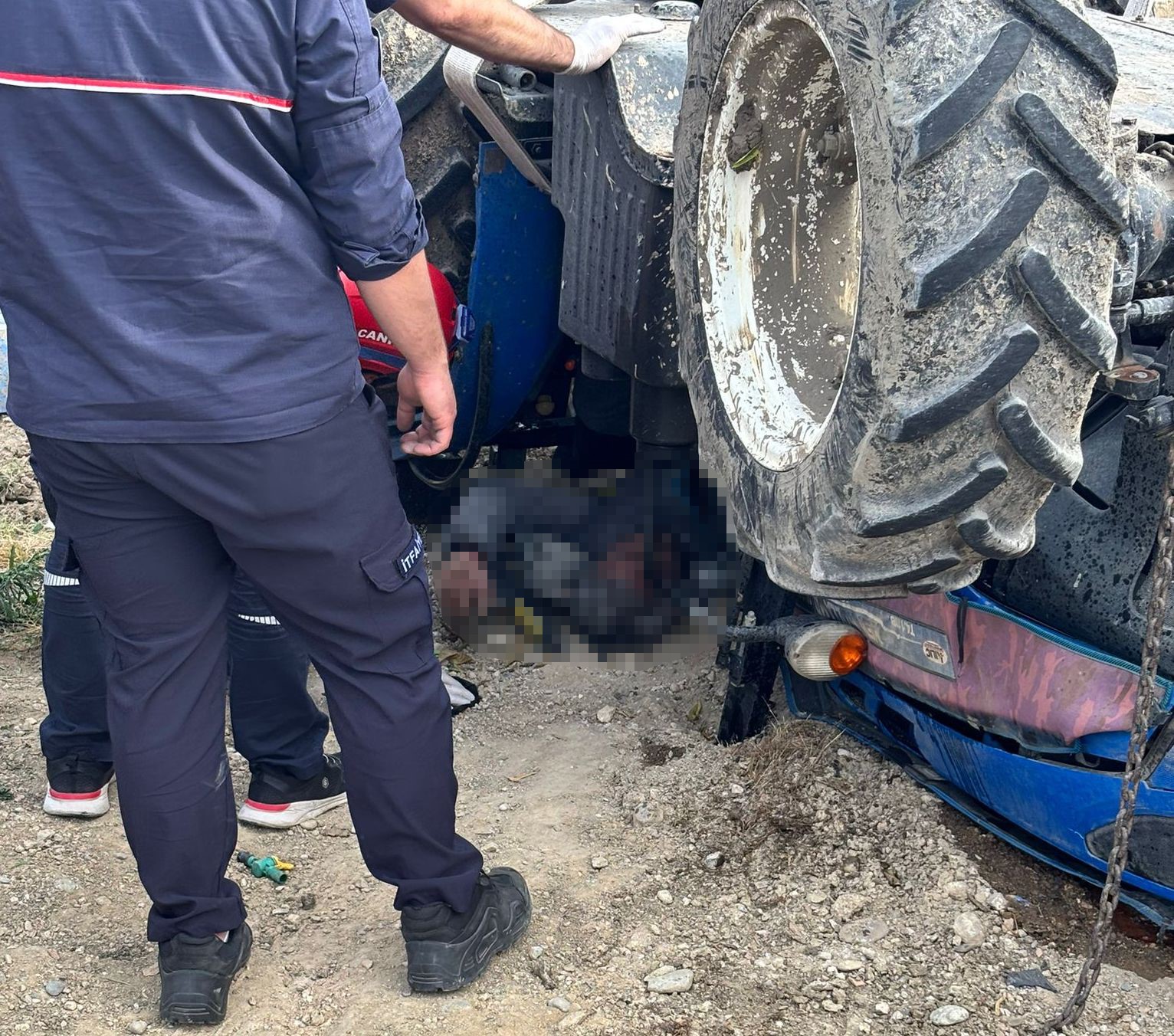 adanada devrilen traktorun altinda kalan surucu hayatini kaybetti 2 izNFRIOj