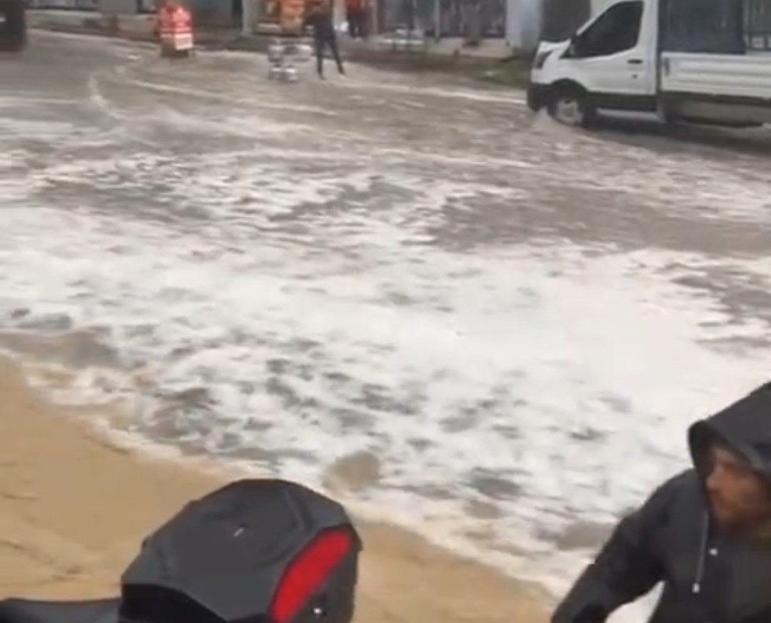 adanada dolu saganak ve hortum hayati felc etti 0 qIWCfAul