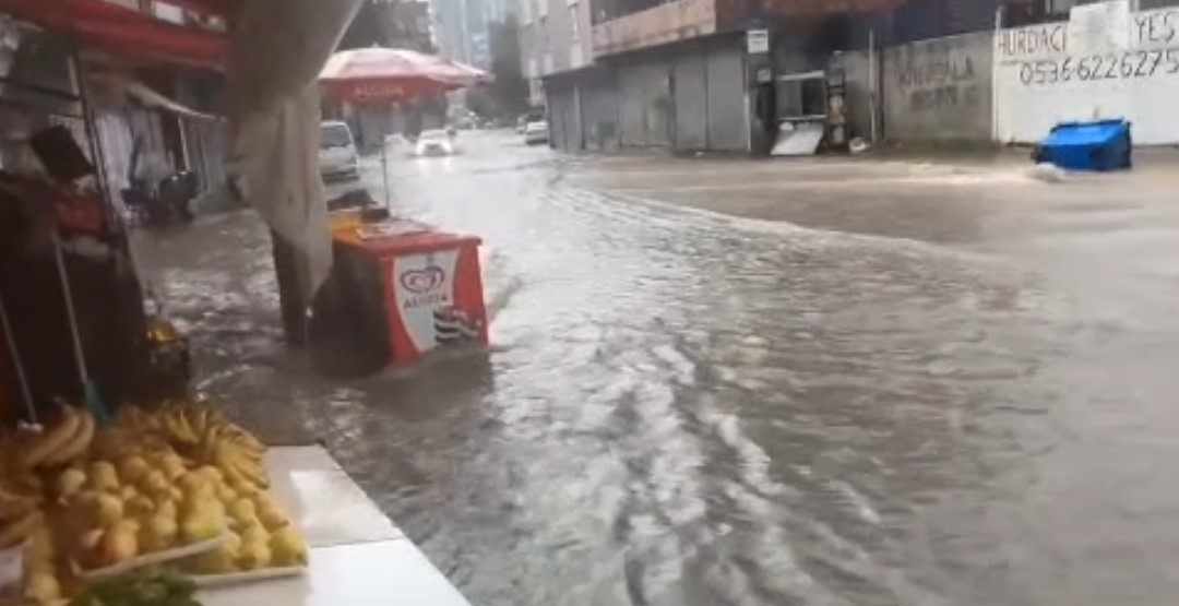 adanada dolu saganak ve hortum hayati felc etti 1 LMA2rPIy