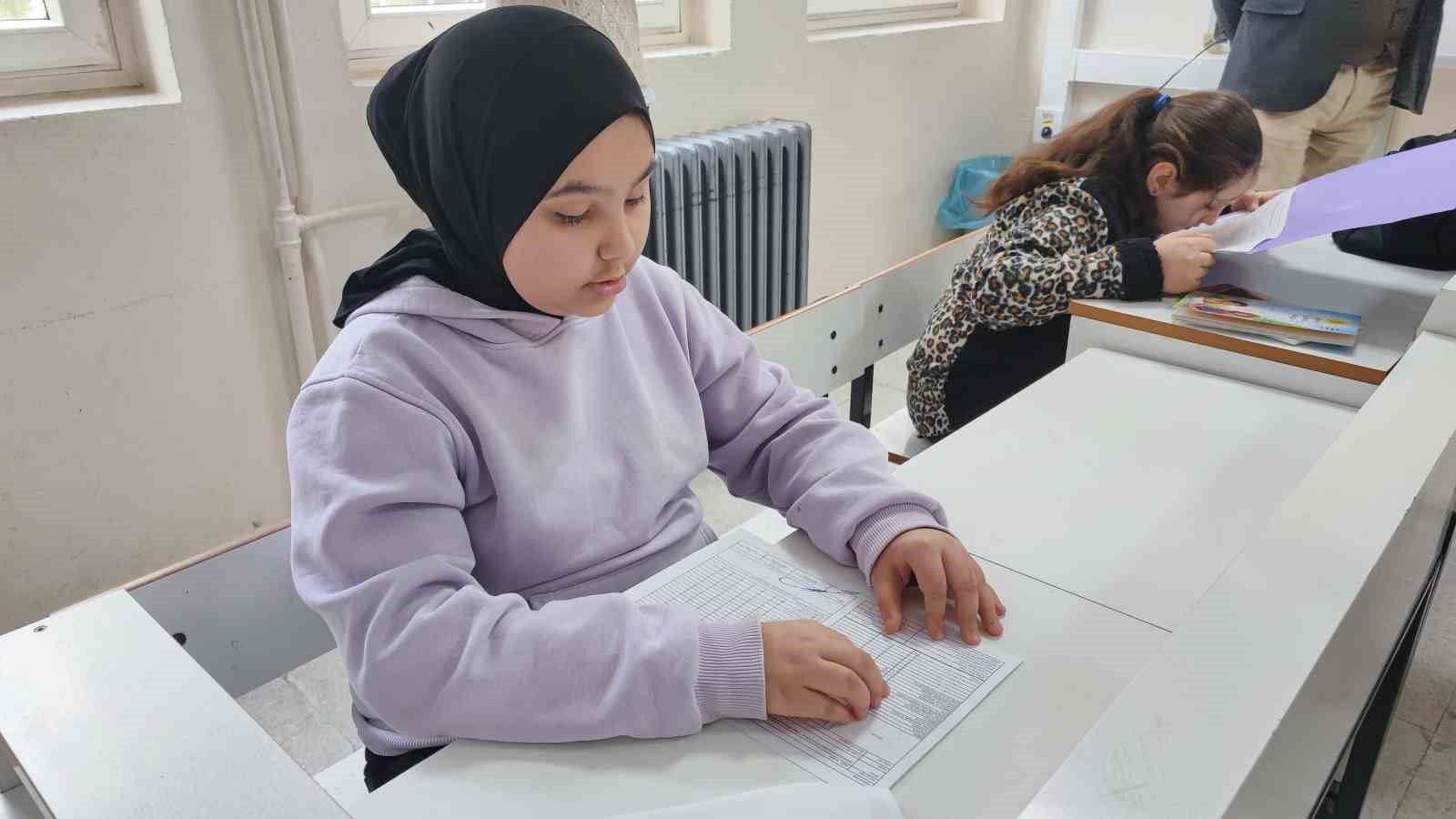Adana’da engelleri aşan karne sevinci: Görme engelli öğrenciler ’’Braille alfabesi’’ ile hazırlanan karnelerini aldı 8 adanada engelleri asan karne sevinci gorme engelli ogrenciler braille alfabesi ile hazirlanan karnelerini aldi vL2UYpkD