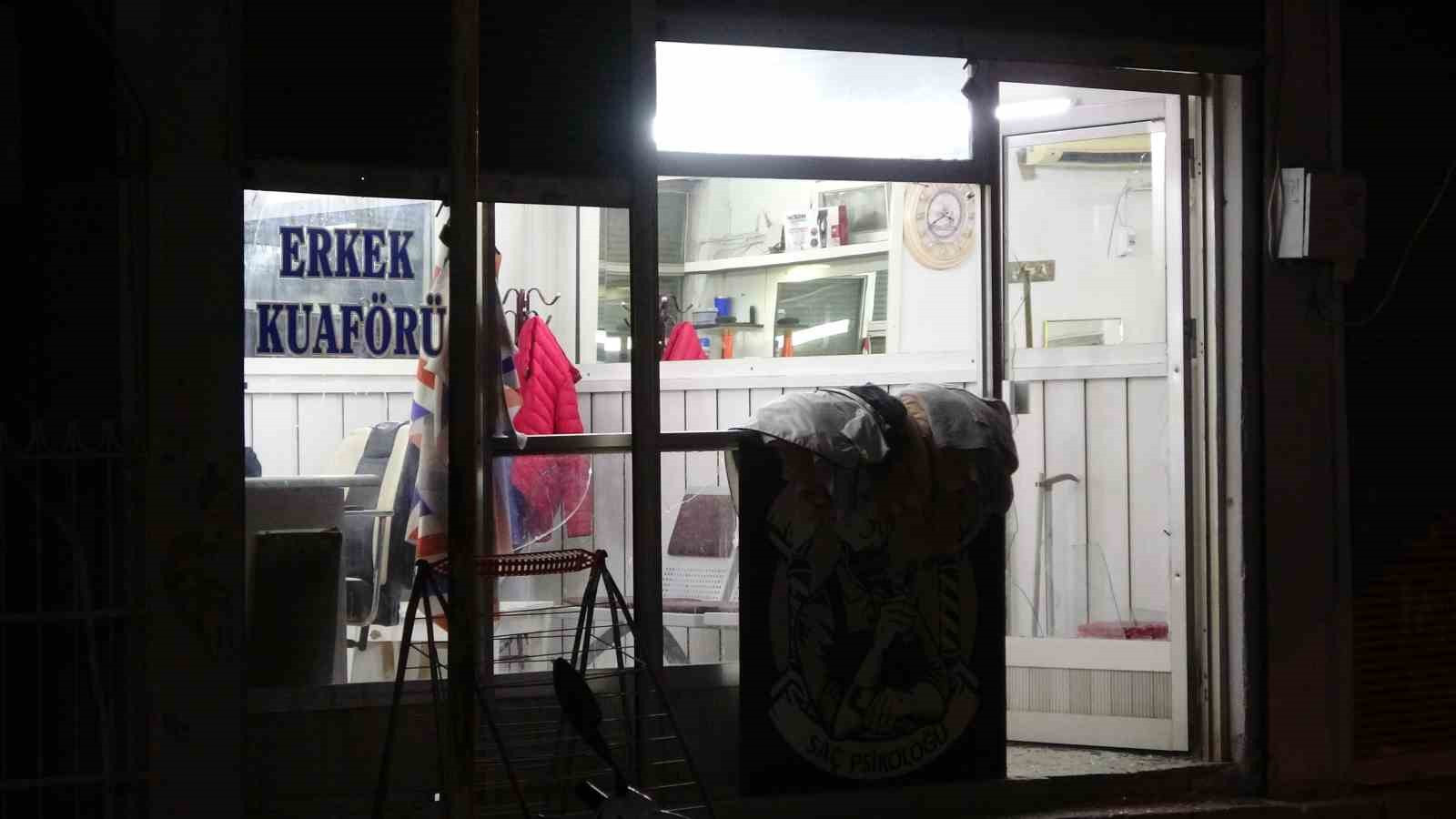 adanada erkek kuaforunde silahli kavga 7 yarali 1 RgYUisYJ