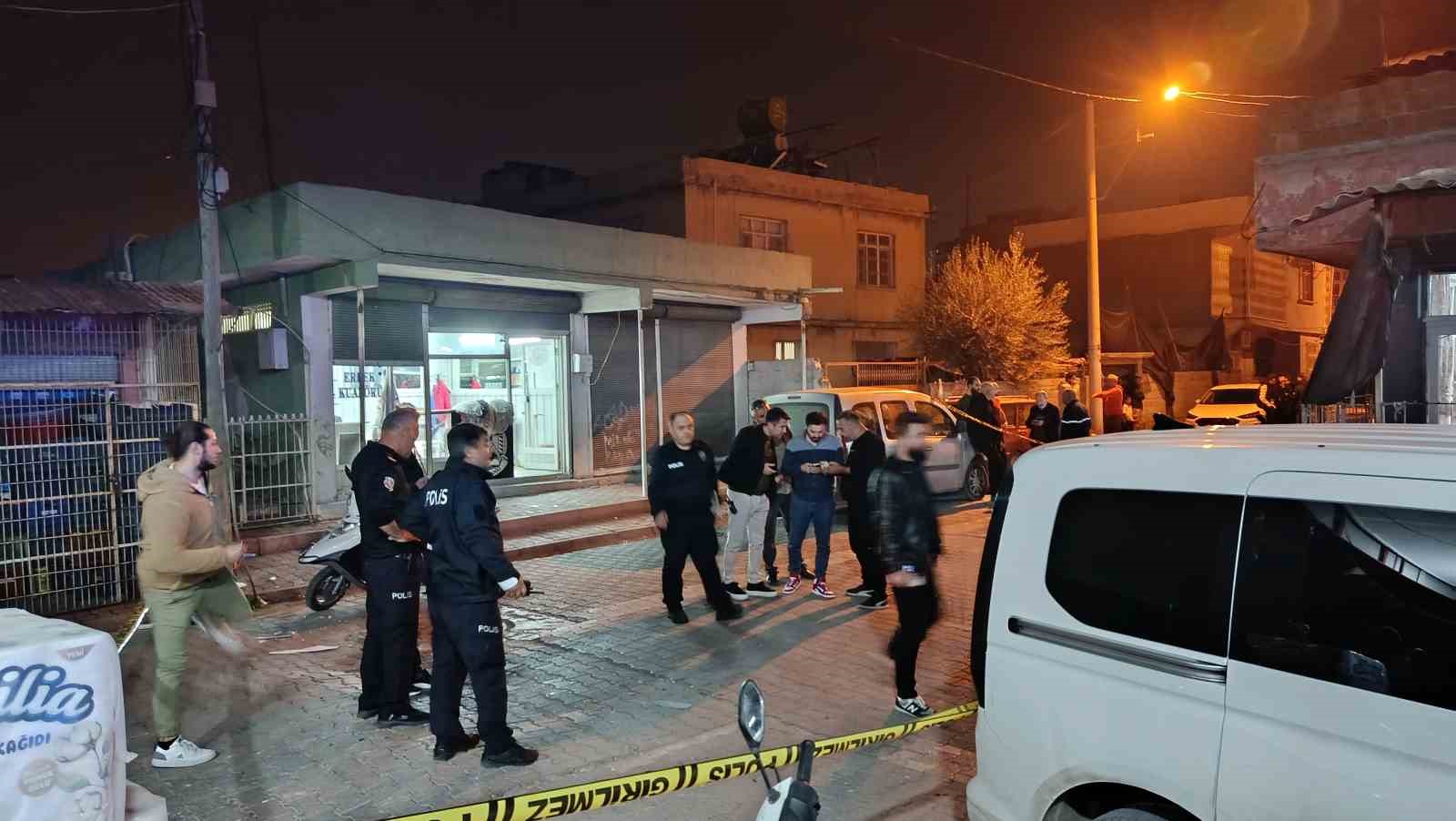 adanada erkek kuaforunde silahli kavga 7 yarali 6