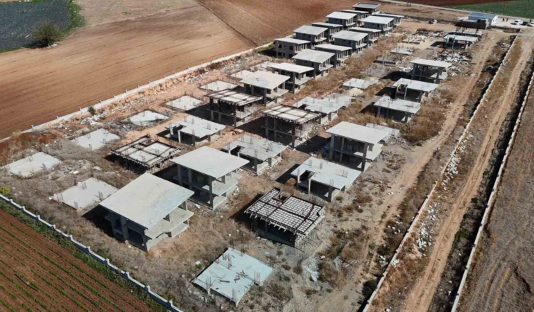 adanada-ev-hayali-kuran-vatandaslar-magdur-oldu-3M4beEuy.jpg
