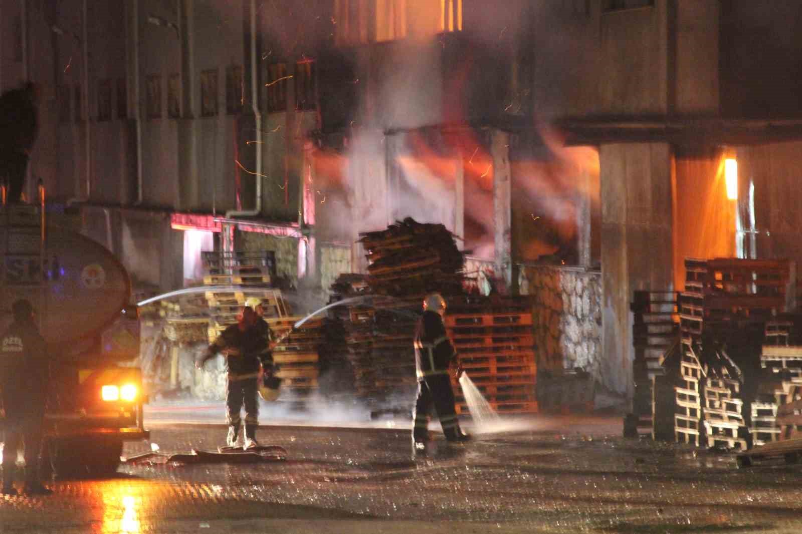 adanada fabrika yangini 1 GFULYzeS