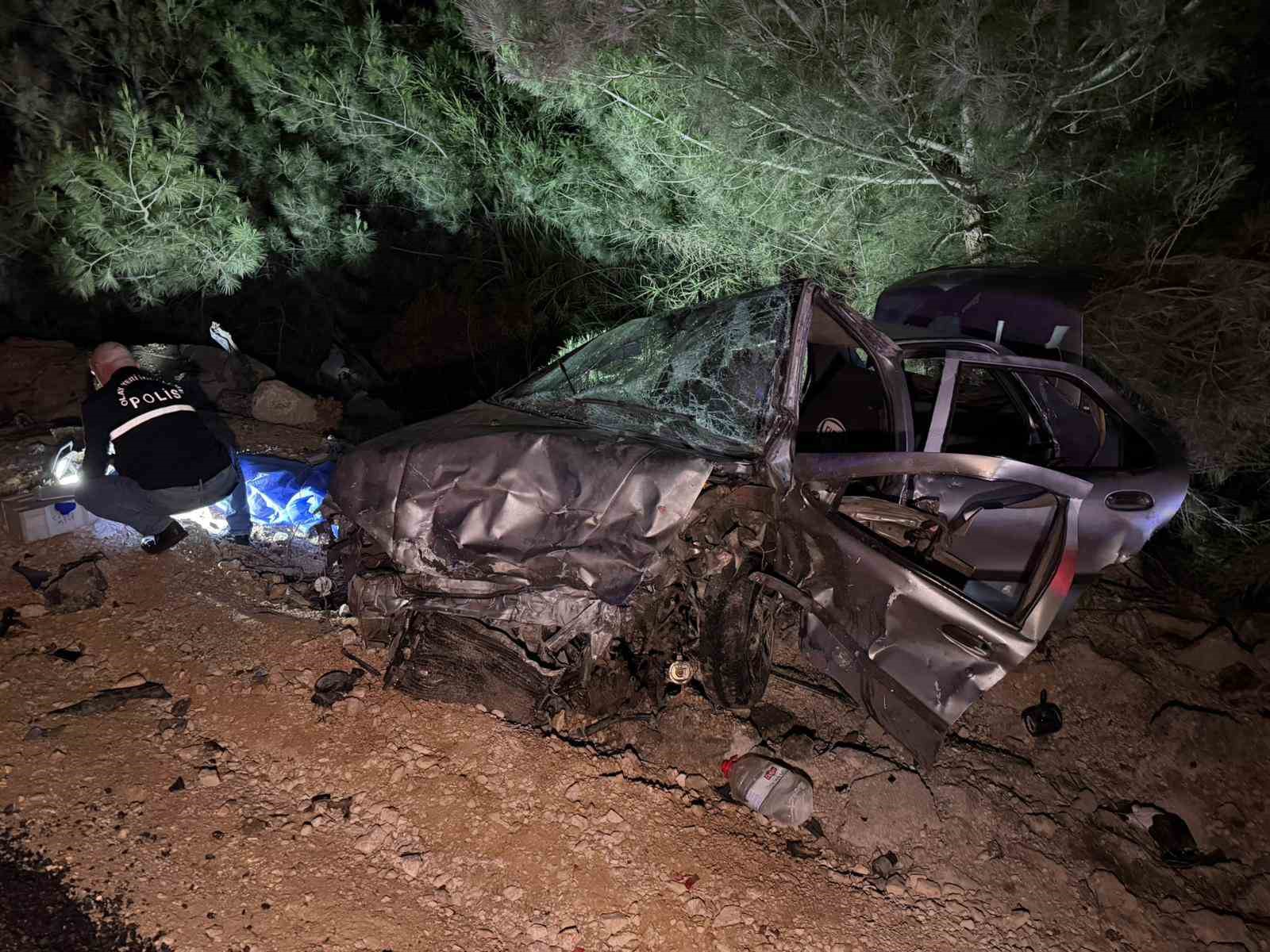 Adana’da feci kaza: Karı koca öldü, 4 yaşındaki çocukları yaralandı 5 adanada feci kaza kari koca oldu 4 yasindaki cocuklari yaralandi 1