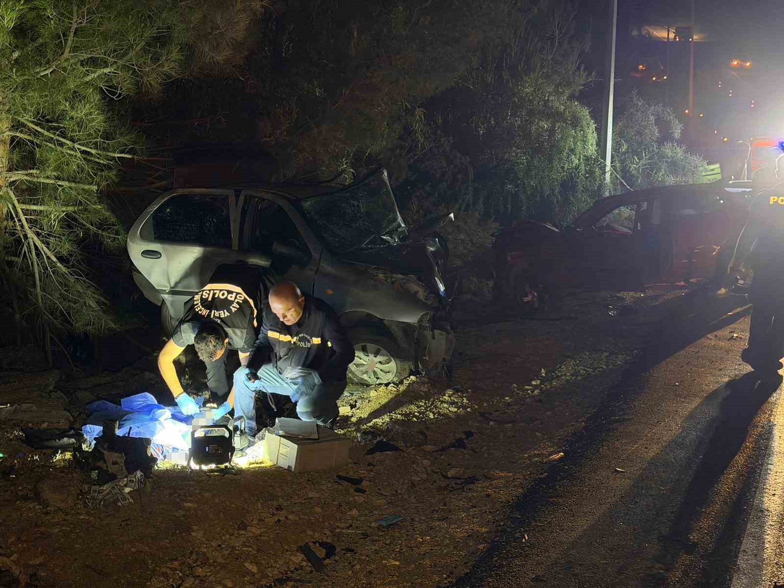 Adana’da feci kaza: Karı koca öldü, 4 yaşındaki çocukları yaralandı 7 adanada feci kaza kari koca oldu 4 yasindaki cocuklari yaralandi 3
